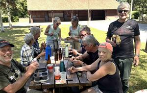 18/06/25 - Rando normale de Moussac animée par Jean-Jacques B. - Photo Jean-Jacques B.- Après les passages difficiles, un réconfort mérité.