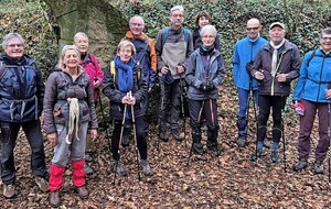 28/11/2025 - Nous étions 12 avec le photographe Claude M. à  la  Marche Rapide animée à "Grande Vitesse " par Danièle D. aux Grottes de la Norée.