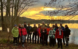17/12/2025 - Normale à Saint Cyr animée par Joël F. - Photo Joël - Devant le lac de Saint Cyr.