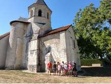 11/08/22 - Journée à St-Epain (37) animée par Odile G. - Devant l'église de d'Antogny-le-Tillac - Photo Christian G.