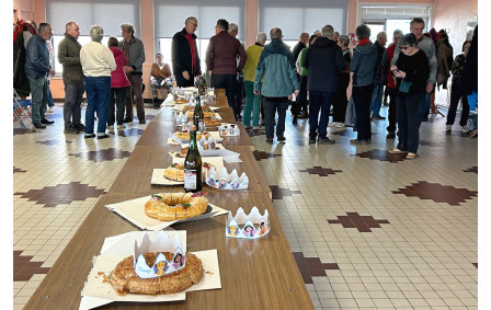 10/01/2026 - Pendant la randonnée des volontaires avaient dressé la table. Merci à eux. Photo Joël F.